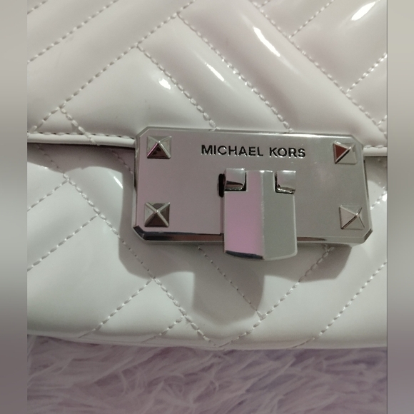 Host Pick✨Micheal Kors Peyton MED shoulder flap optic white bag NewW/Defects - Picture 14 of 17